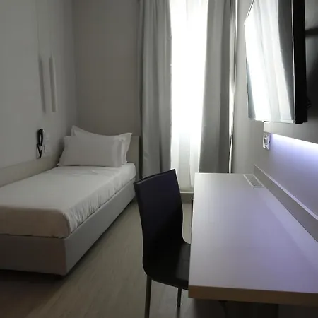 Cadorna Luxury فندق
