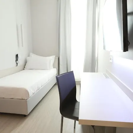 Cadorna Luxury فندق *